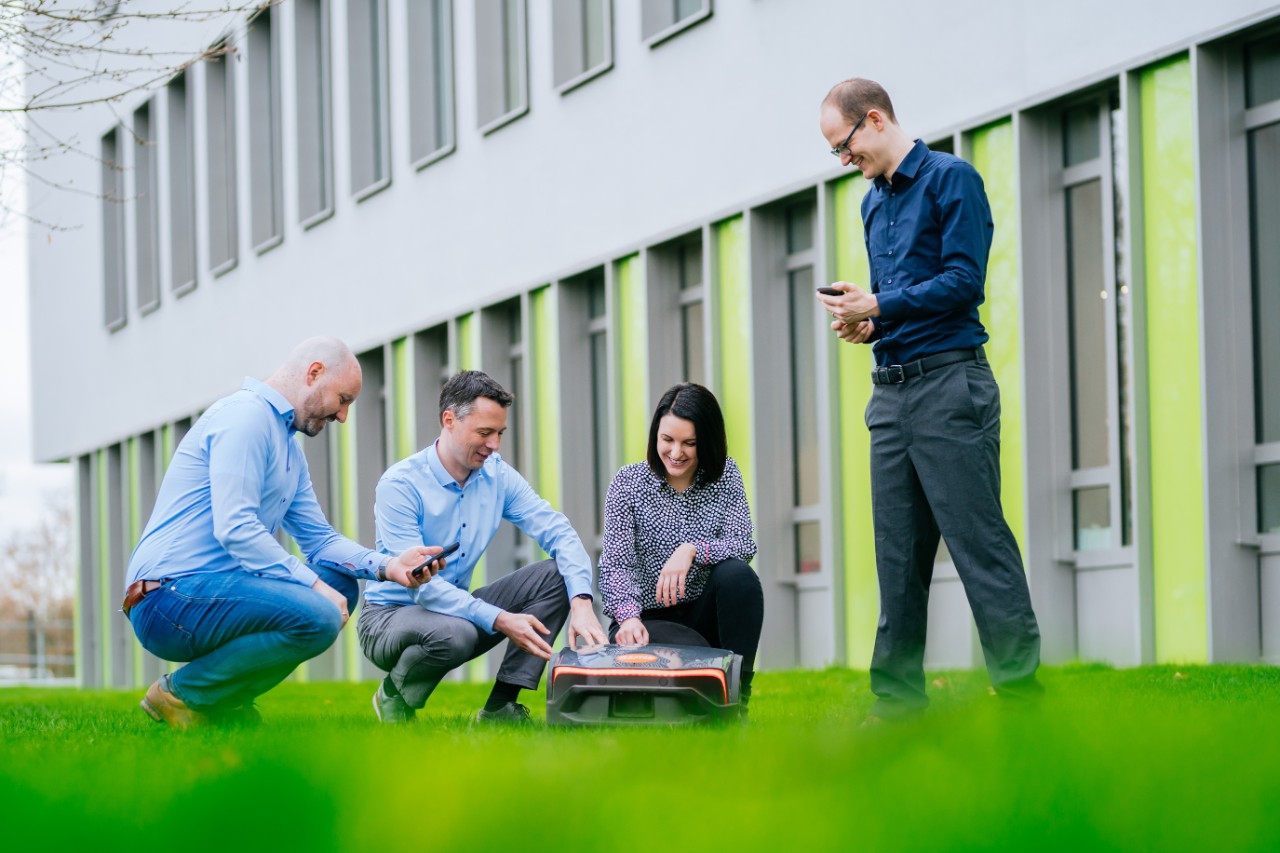 Zespół robotów iMow